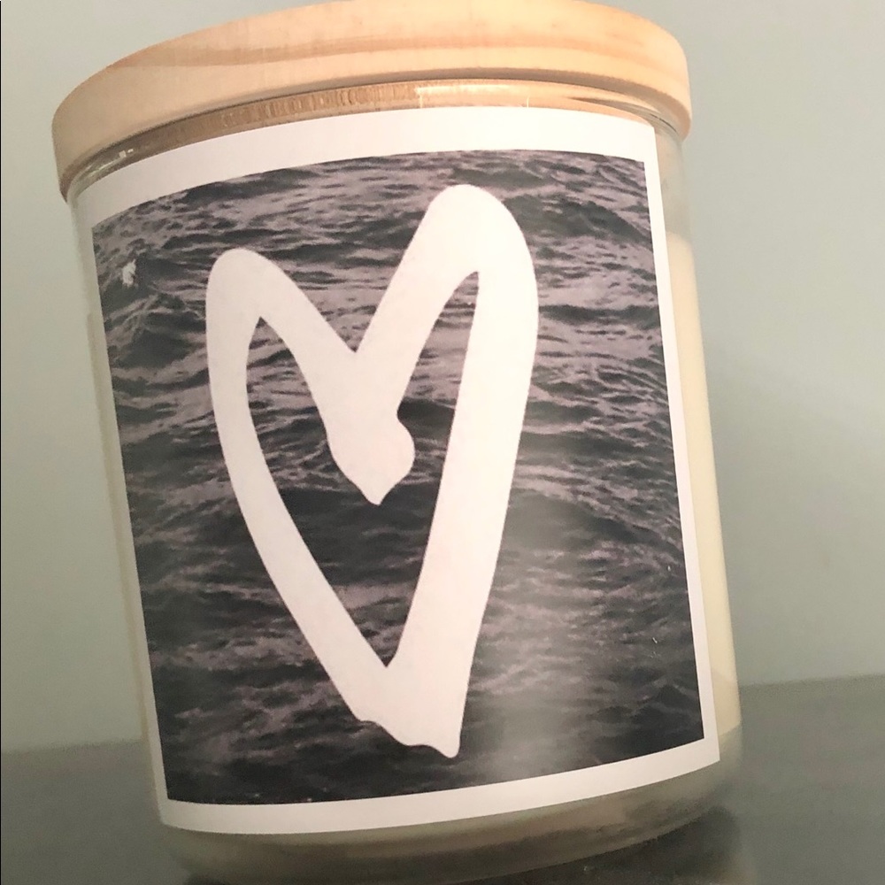 BRAND NEW Commonfolk Collection 21 oz. Candle - Picture 2 of 4